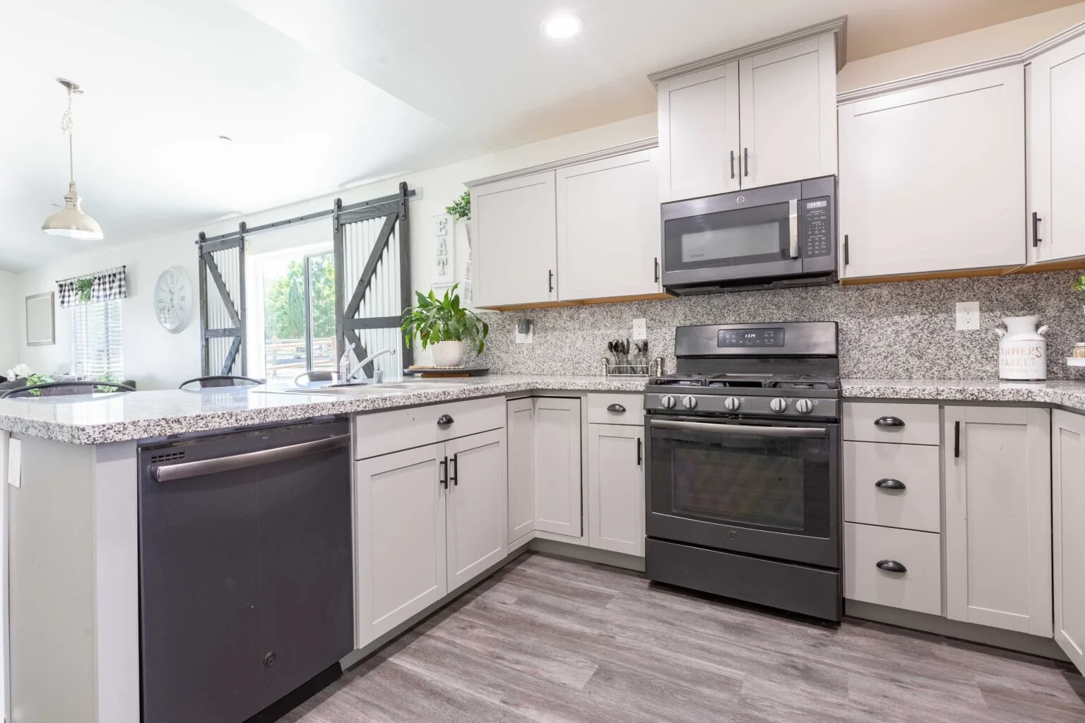 Tranquil Oasis — Kitchen — alternate view